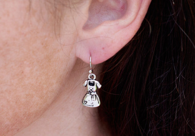Dirndl on ear_800x1200