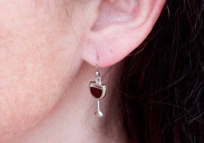 Wine glass in ear_800x1200